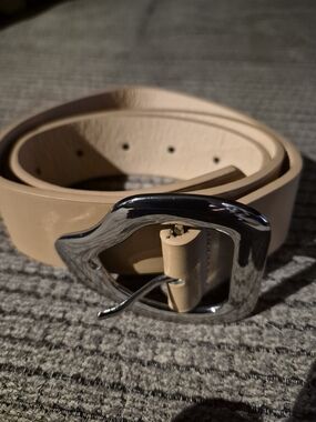 Cider Beige Leather Belt with Shiny Silver Sculpted Buckle